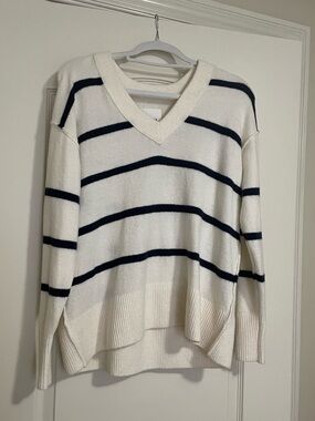 Aerie Unreal V Neck Cream and Blue Stripe Sweater XXS